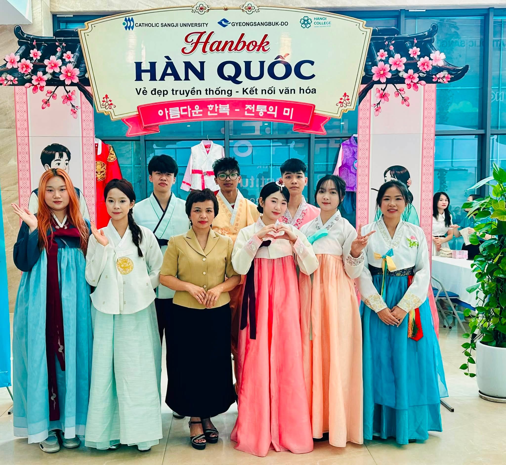 Học viên Minh Đạt trong sự kiện văn hoá Hanbok Hàn Quốc