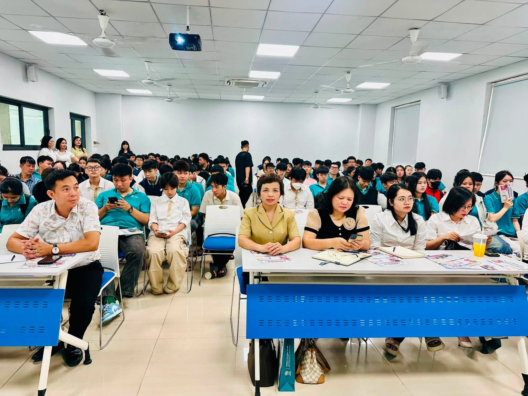 Buổi hội thảo, định hướng du học của Minh Đạt